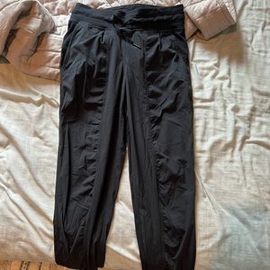 LULULEMON size 4 dance studio jogger